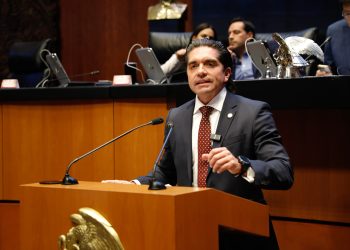 Senador Salazar se disculpa con periodista Enrique Acevedo tras amenazarlo por reportaje sobre Julieta Ramírez