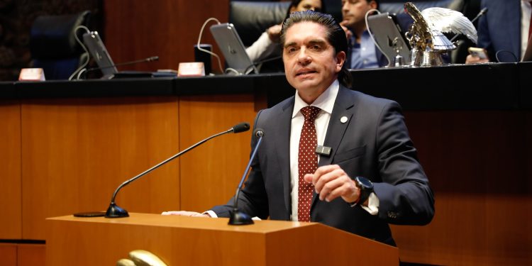 Senador Salazar se disculpa con periodista Enrique Acevedo tras amenazarlo por reportaje sobre Julieta Ramírez