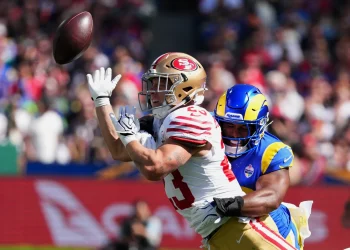 ¡Golpe histórico en Australia! 49ers aplastan 27-7 a Rams en el primer juego de la NFL en Melbourne