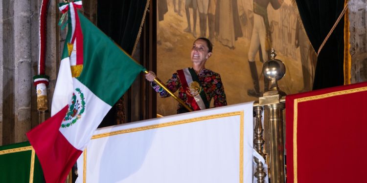 Sheinbaum renueva el Grito de Independencia con nuevas arengas a héroes, migrantes y pueblos originarios