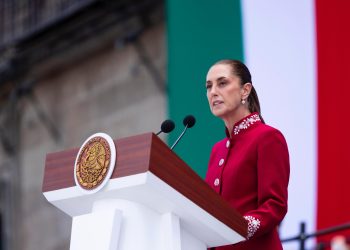 “México no se doblega, no se arrodilla y nunca se vende”: Sheinbaum