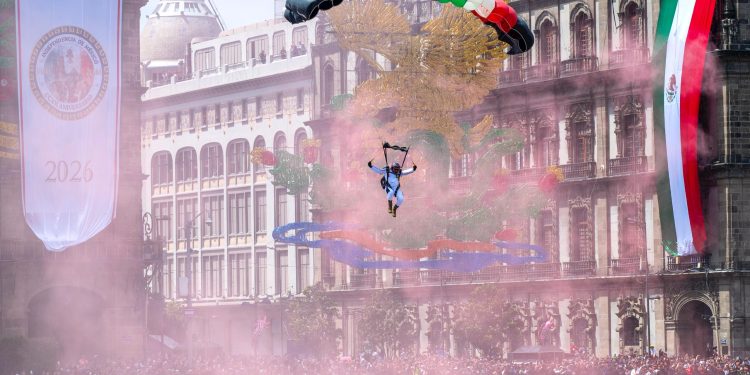 El cielo se pinta de verde, blanco y rojo: espectacular desfile cívico-militar en la CDMX 