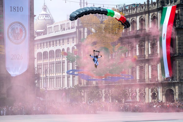 El cielo se pinta de verde, blanco y rojo: espectacular desfile cívico-militar en la CDMX 
