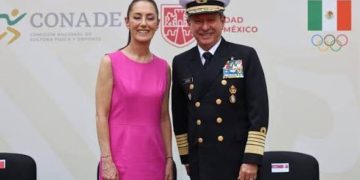 Almirante Ojeda Durán no está escondido ni enfrenta una investigación: Sheinbaum