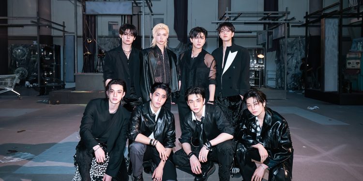 Sheinbaum abre la puerta a llevar a Stray Kids al Zócalo y destaca auge del K-pop en México