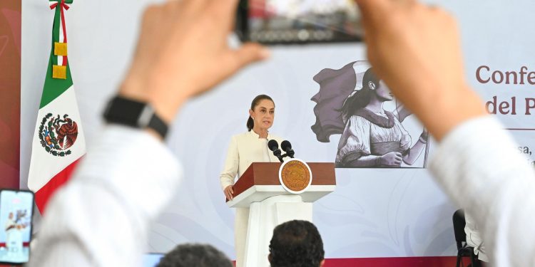 Sheinbaum aplaza al lunes informe sobre Ayotzinapa; Gobierno reportará nuevas detenciones y líneas de investigación