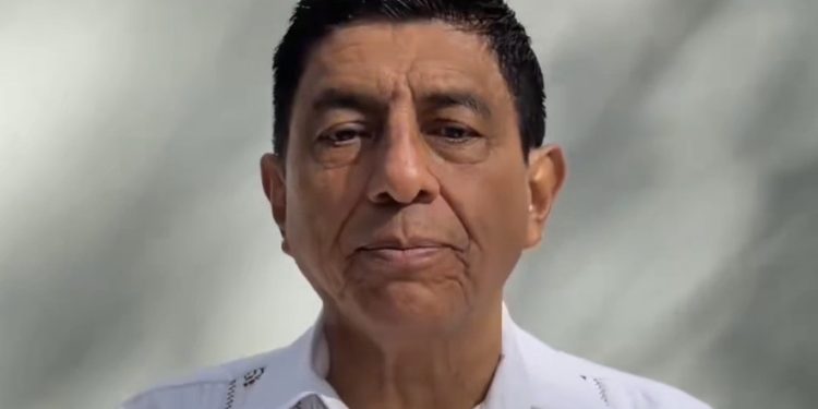 Salomón Jara pide desaparecer ayuntamiento de Juchitán; busca asumir temporalmente el control municipal
