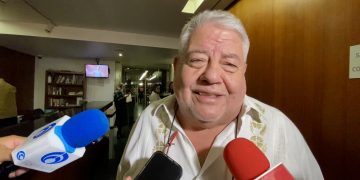 “Al meme, libertad; al fraude, la ley”: Manuel Huerta defiende la sátira ante polémica por reforma 