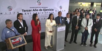 Con más de 23 mil firmas, exigen quitar fuero a Inzunza y llevan petición a San Lázaro 