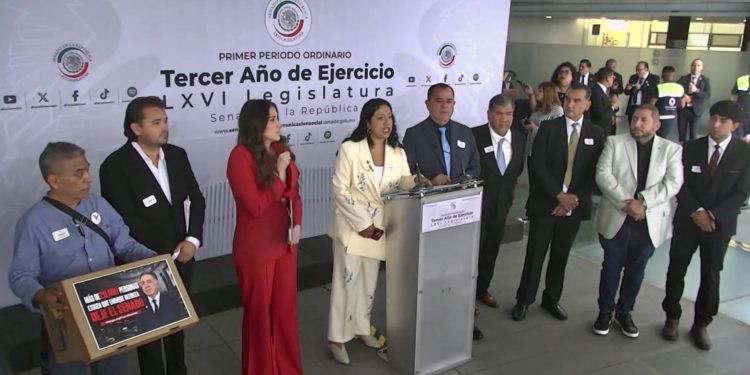 Con más de 23 mil firmas, exigen quitar fuero a Inzunza y llevan petición a San Lázaro 