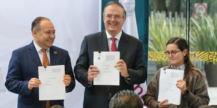Ebrard califica de “injustos e injustificados” aranceles de EU al acero, aluminio y autos