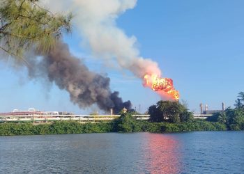 Controlan conato de incendio en instalación de Pemex en Dos Bocas