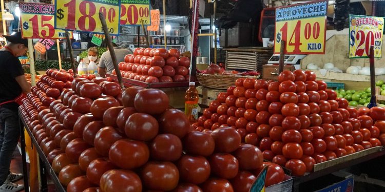 Inflación de septiembre se ubica en 3.45%, jitomate y cebolla presionan el bolsillo