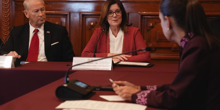 Palacio Nacional reúne a Sheinbaum, Johnson y empresarios estadounidenses