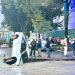 Socavón se traga automóvil en Tlatelolco; pavimento colapsa en zona de obras