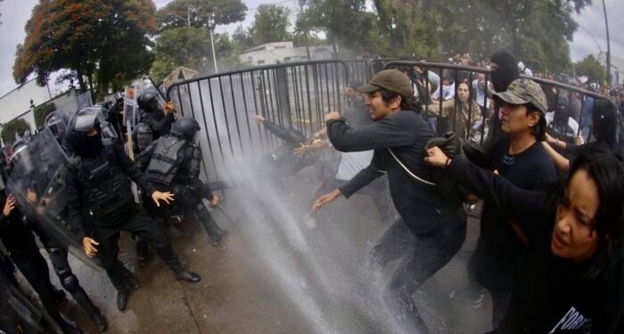 Sheinbaum rechaza represión en protestas por agua contaminada y cuestiona posible privatización en Jalisco