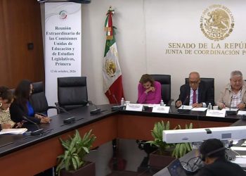 Comisiones del Senado aprueban prohibir celulares en aulas de educación básica; buscan frenar distracciones escolares