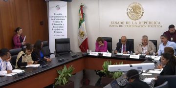 Comisiones del Senado aprueban prohibir celulares en aulas de educación básica; buscan frenar distracciones escolares