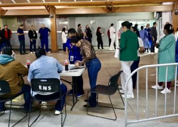 Trabajadores del IMSS rechazan aumento salarial de 6.8%; sindicato reabre negociación para buscar mejores condiciones