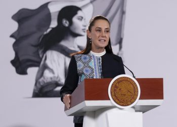 “¡Neoliberalismo, nunca más!”: Sheinbaum rechaza volver al modelo que, afirma, generó pobreza y desigualdad