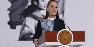 “¡Neoliberalismo, nunca más!”: Sheinbaum rechaza volver al modelo que, afirma, generó pobreza y desigualdad