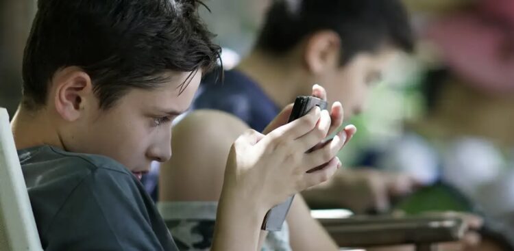 Grecia prohíbe las redes sociales a menores de 15 años a partir de 2027