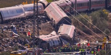 Sheinbaum confirma que un mexicano está desaparecido tras choque de trenes en España