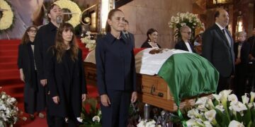 Sheinbaum anuncia ingreso de Cuauhtémoc Cárdenas a la Rotonda de las Personas Ilustres