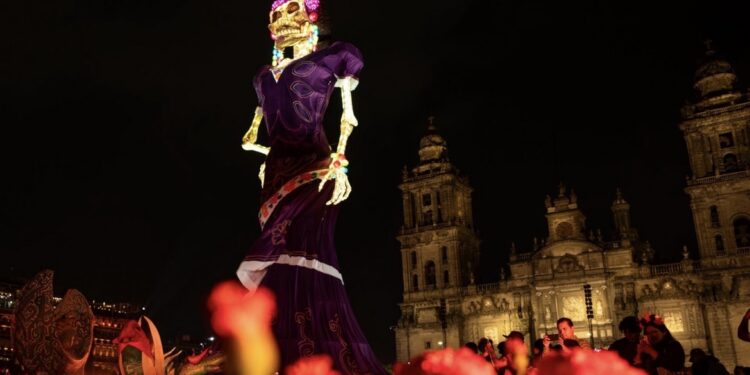 CDMX rompe récord Guinness con la Catrina más grande del mundo: mide 33.4 metros