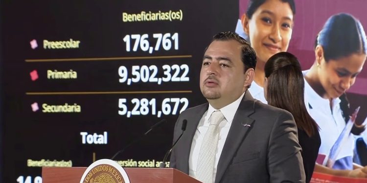 Becas para 22 millones de estudiantes, la meta del gobierno de Sheinbaum para 2026