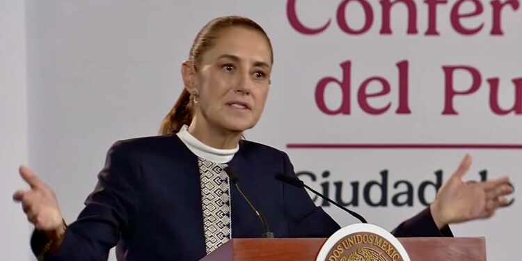 Sheinbaum desmiente gira de López Obrador en 2027 y acusa campaña para debilitar a Morena